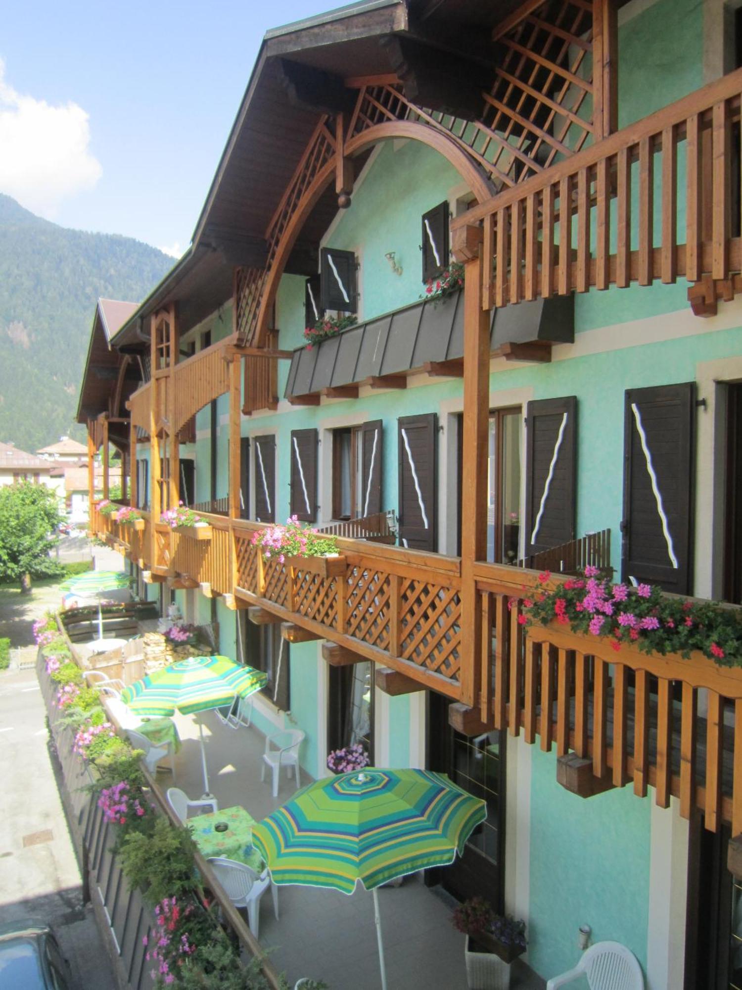 Hotel Alpina Pinzolo Exterior photo